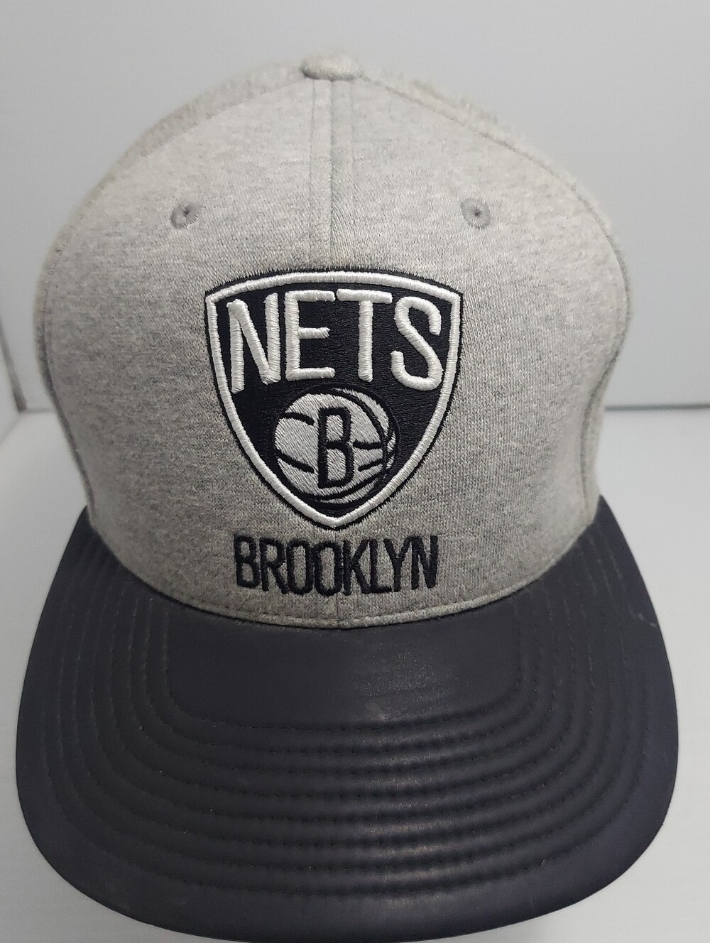 Brooklyn Nets Grey and Black Snapback Hat Mitchell & Ness